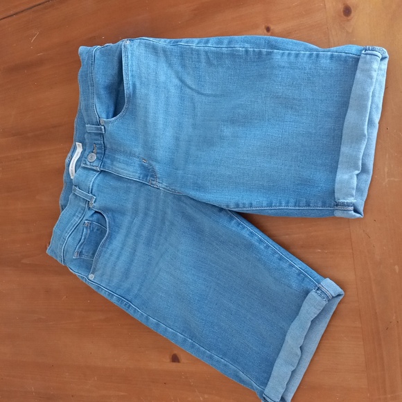 Levi's Pants - Womans Levi's Bermuda shorts Size 28